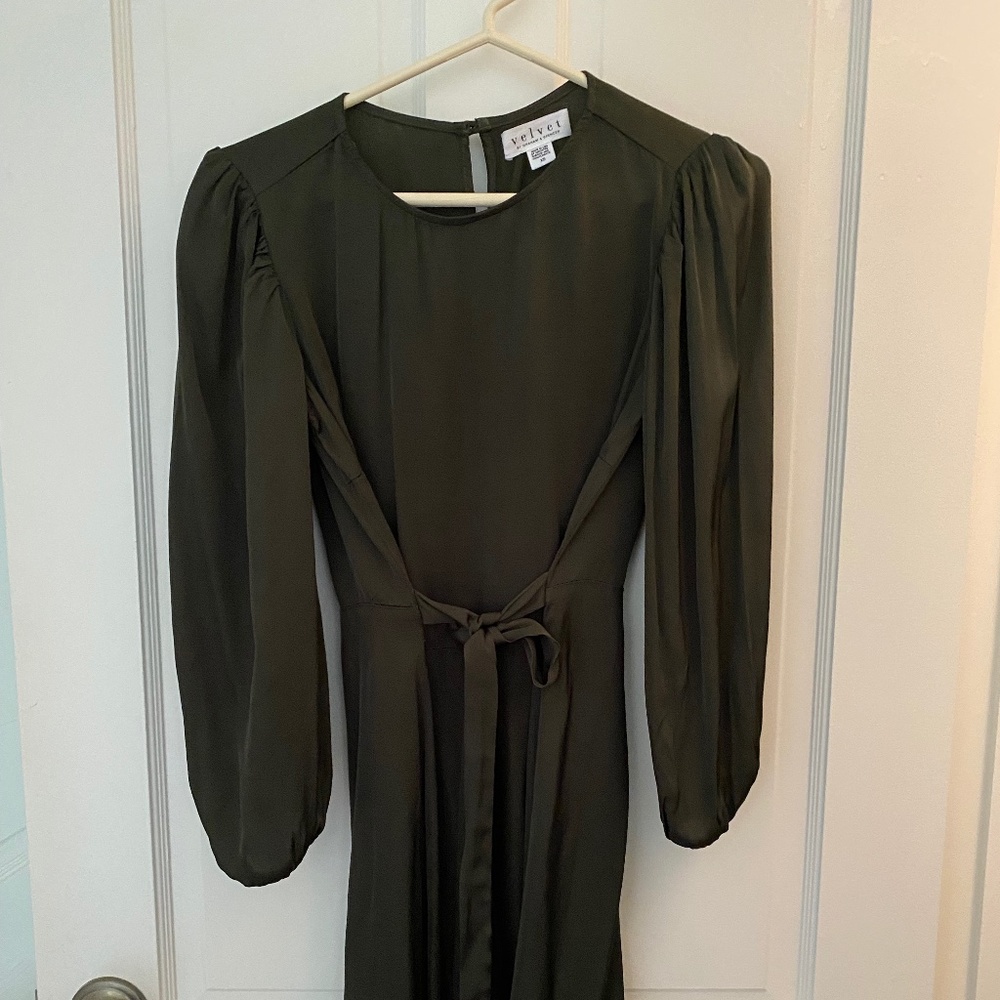Velvet by Graham and Spencer Leila Puff Sleeve Dress in Cypress XS